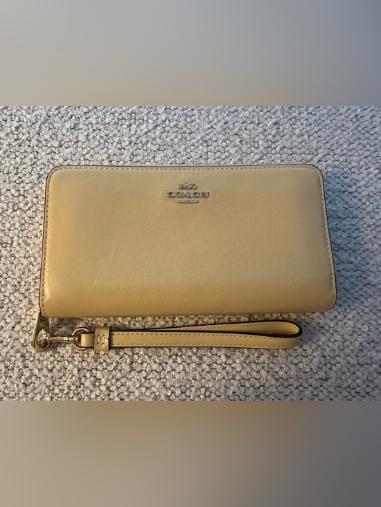 Coach Handbags - Coach Women’s Wallet